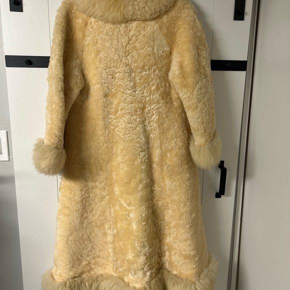Vintages Cream Fur Coat - Picture 2 of 5